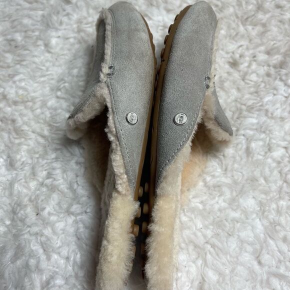 UGG Lane Moccasin Slipper gray suede with beige fur lining SZ6 rubber soles. - Picture 6 of 8